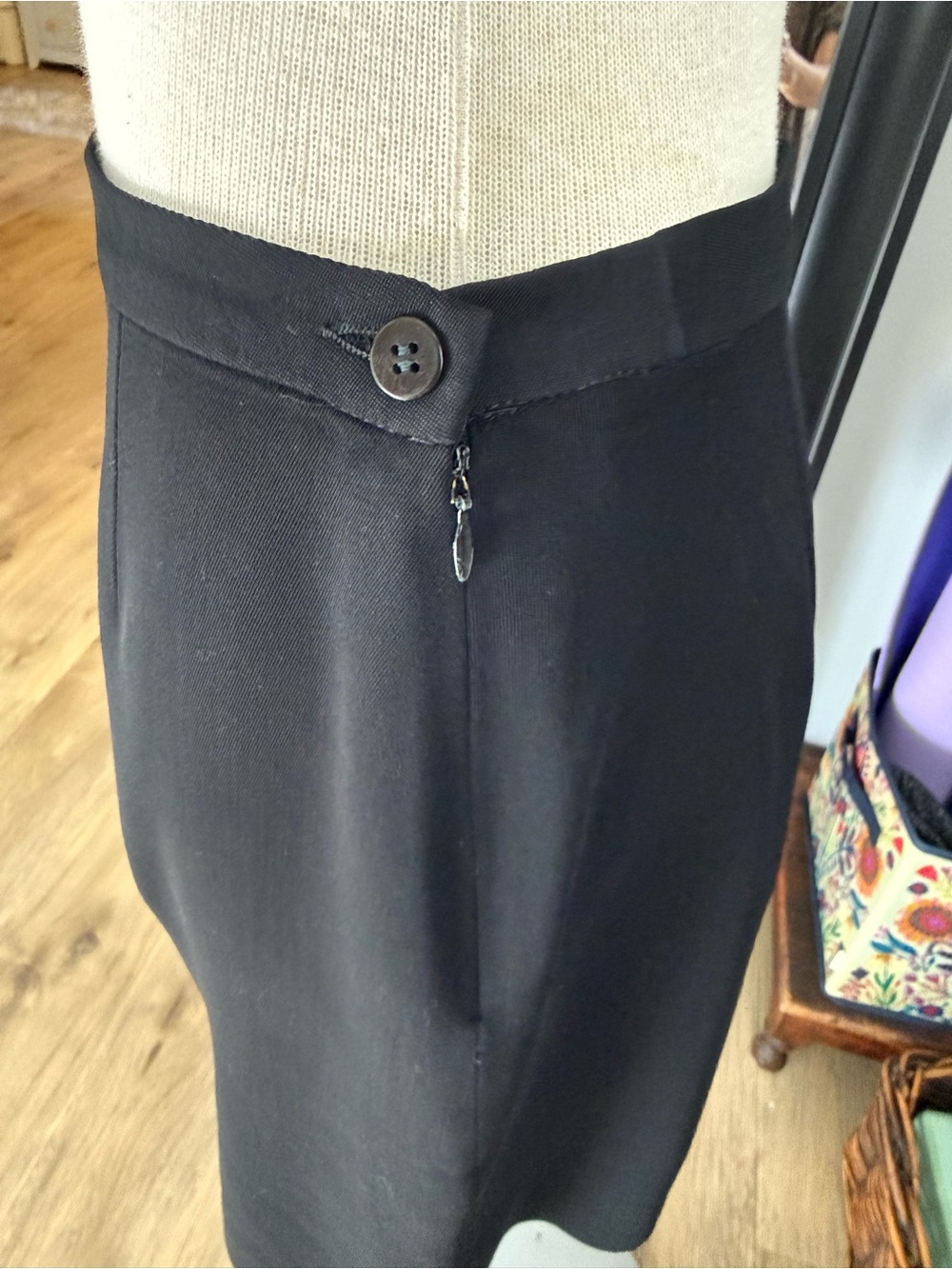 Giorgio Armani Black Fitted Skirt Italian 44 US 8 - Picture 3 of 11